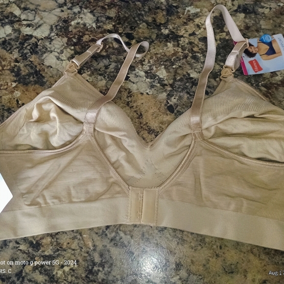 Hanes Women's Tan Bra Brand New With Tags - Picture 1 of 5